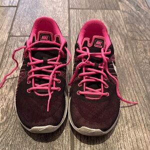 Nike Women's Black and Pink Running Shoes